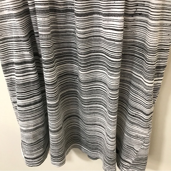 3/$15 Volcom girls junior black white stripe sleeveless blouse - Picture 4 of 10